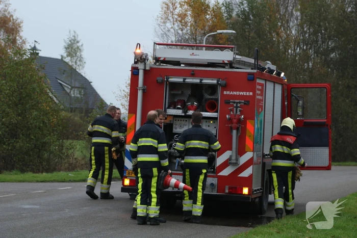 Inhoud vuilniswagen vliegt in brand