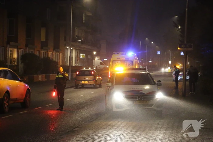 Fietser zwaargewond na val over stoep