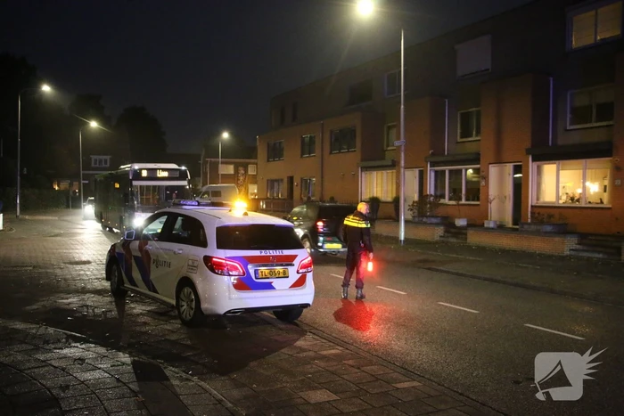 Fietser zwaargewond na val over stoep