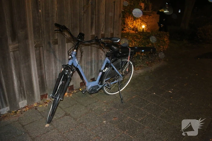Fietser zwaargewond na val over stoep