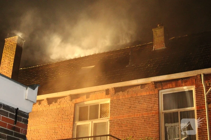 Flinke rookontwikkeling door brand in woning