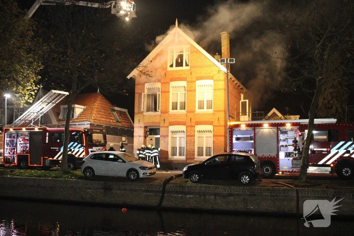 Flinke rookontwikkeling door brand in woning