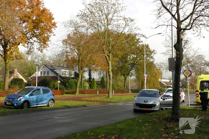 Twee auto's betrokken bij kop-staartbotsing