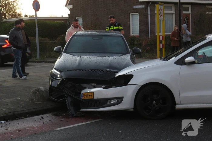 Flinke schade aan personenauto's door ongeval