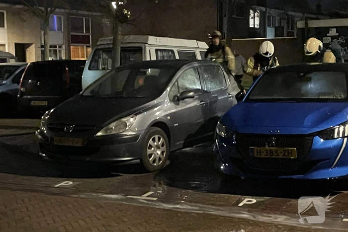 Brand zorgt voor schade aan personenauto