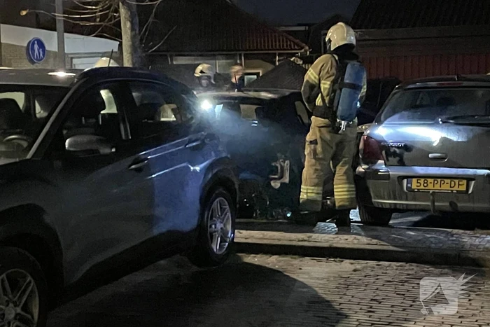 Brand zorgt voor schade aan personenauto