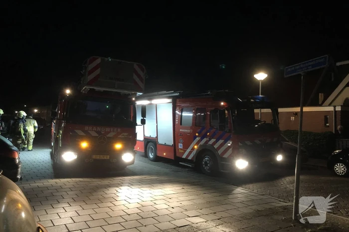 Brandweer controleert woning na brand in kookpan