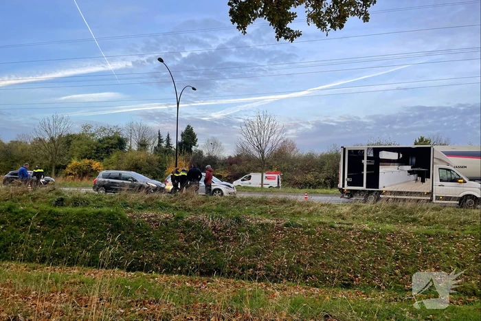 Meerdere voertuigen botsen achter op elkaar