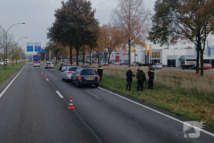 Meerdere voertuigen botsen achter op elkaar