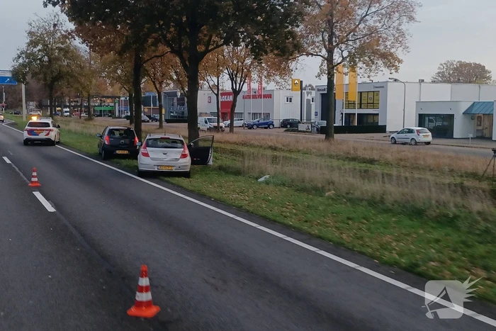 Meerdere voertuigen botsen achter op elkaar