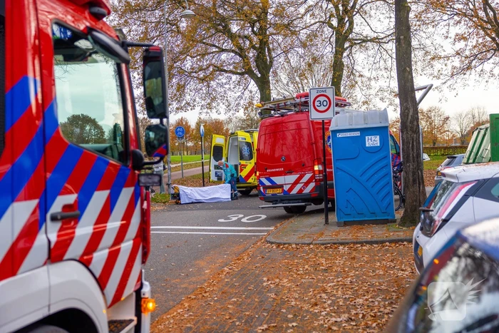 Fietsster gewond naar ziekenhuis na botsing op fietspad
