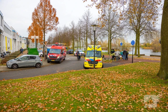 Fietsster gewond naar ziekenhuis na botsing op fietspad