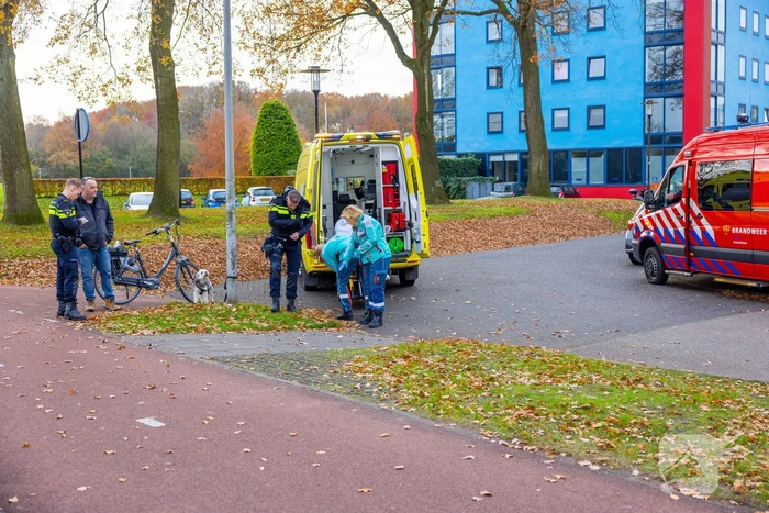 Fietsster gewond naar ziekenhuis na botsing op fietspad