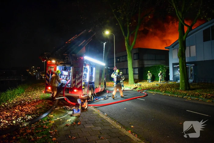 Uitslaande brand in bedrijfspanden