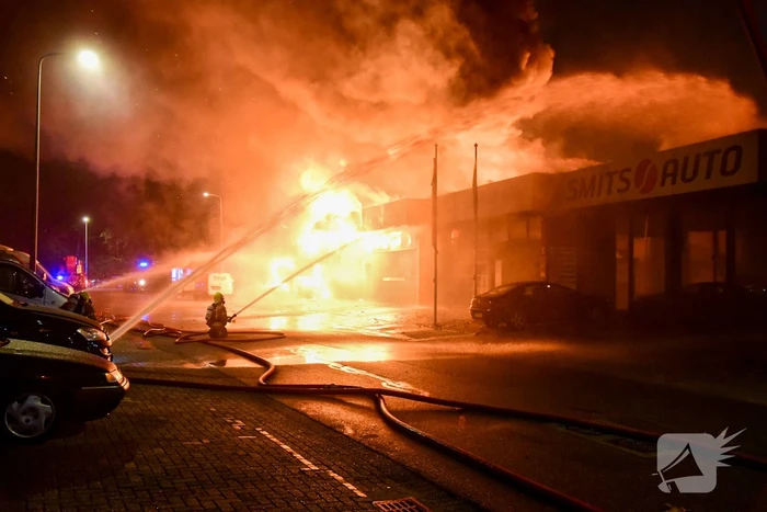 Uitslaande brand in bedrijfspanden