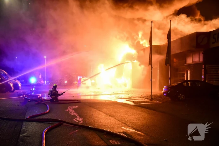 Uitslaande brand in bedrijfspanden