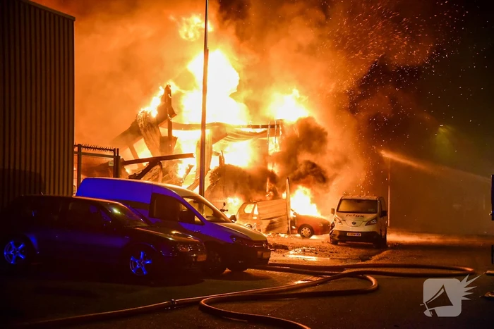 Uitslaande brand in bedrijfspanden