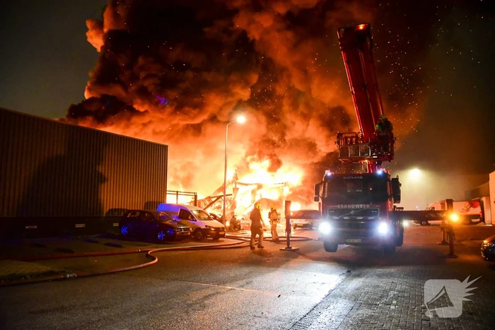 Uitslaande brand in bedrijfspanden