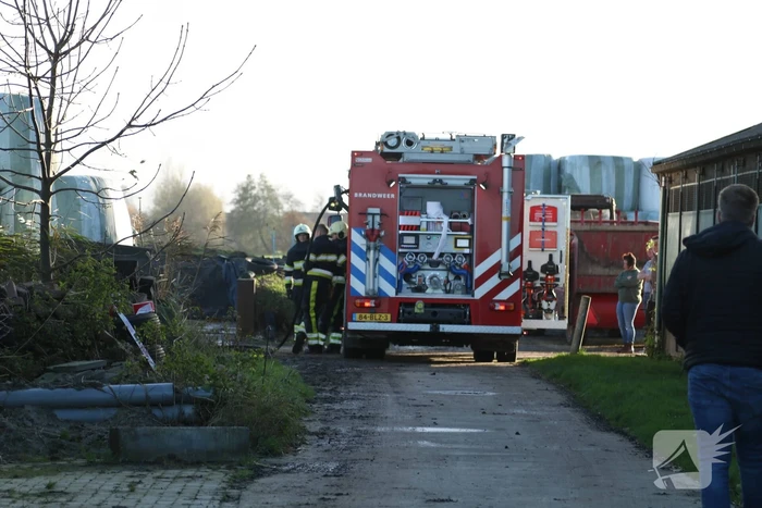 Bestelbus vliegt in brand