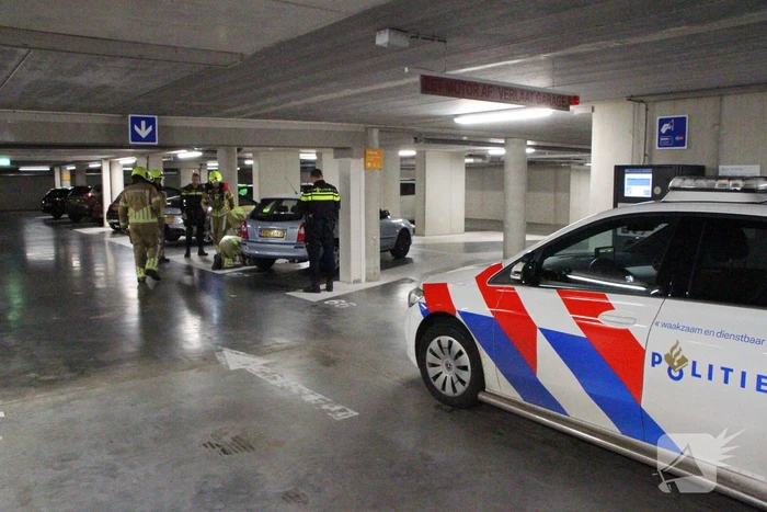 Benzine lekt uit benzinetank auto
