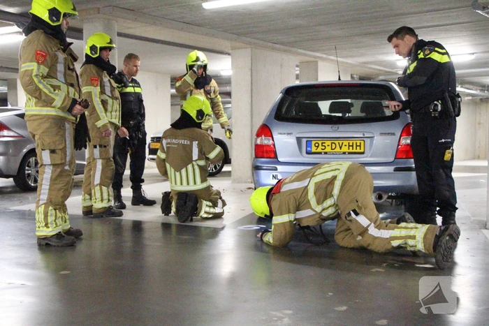 Benzine lekt uit benzinetank auto