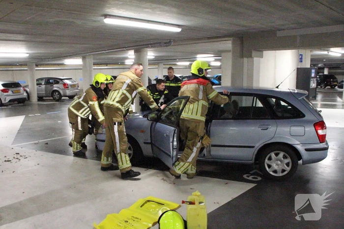 Benzine lekt uit benzinetank auto