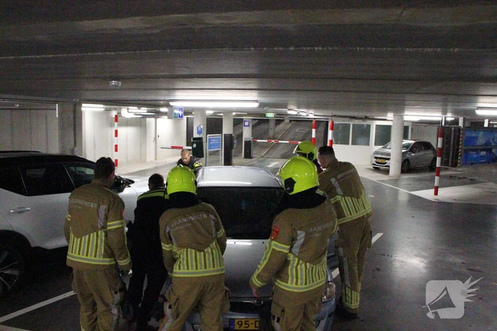 Benzine lekt uit benzinetank auto