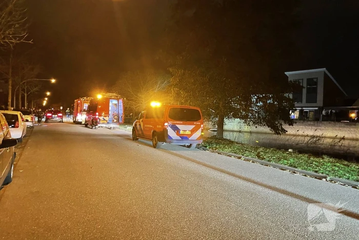 Auto raakt te water na vergeten handrem