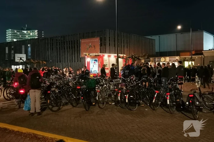 Sporthal ontruimd door brand in keuken