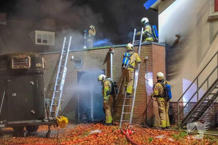 Uitslaande brand in winkelpand