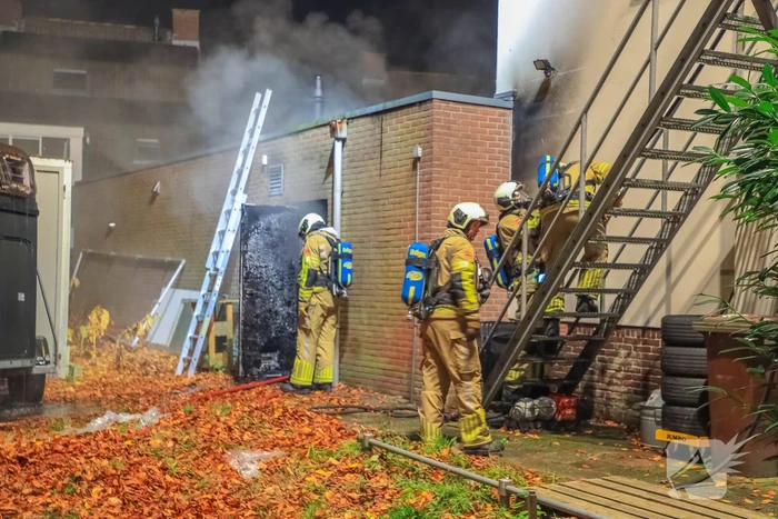 Uitslaande brand in winkelpand