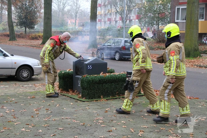 Veel rookontwikkeling door brand in ondergrondse container