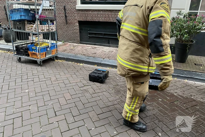Deelscooter vliegt al rijdend in brand