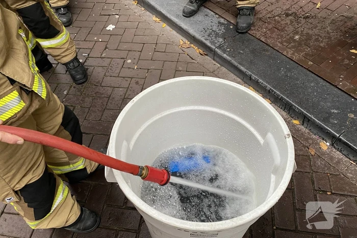 Deelscooter vliegt al rijdend in brand