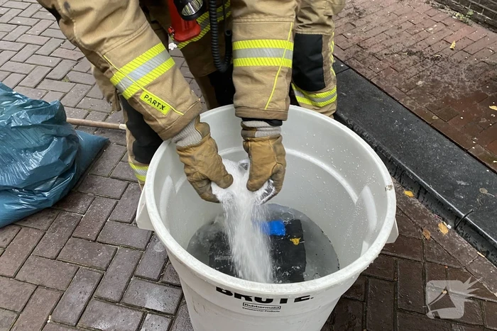 Deelscooter vliegt al rijdend in brand
