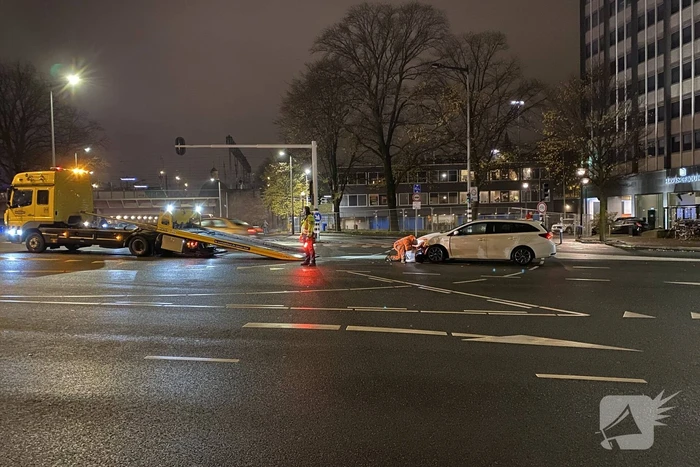 Taxi flink beschadigd na ongeluk