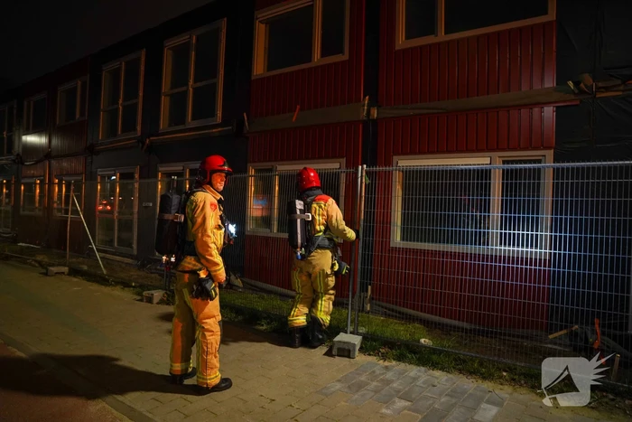 Brand op dak van nieuwbouwpand