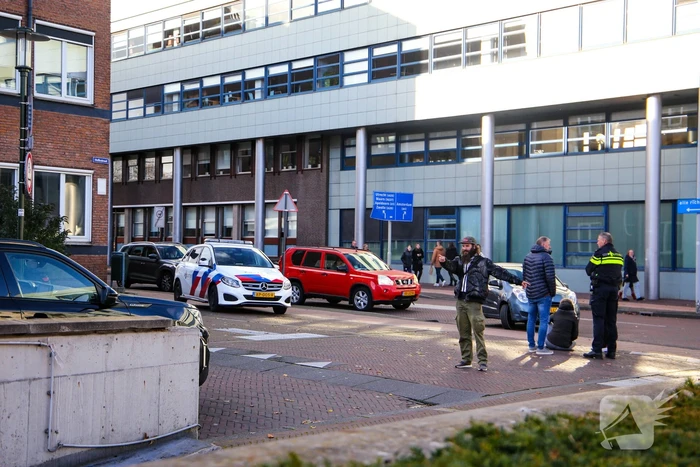 Snorfietser verliest controle over stuur en raakt gewond