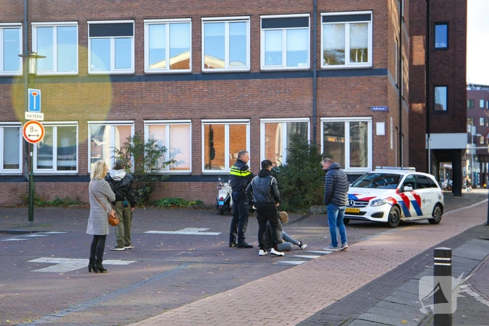Snorfietser verliest controle over stuur en raakt gewond