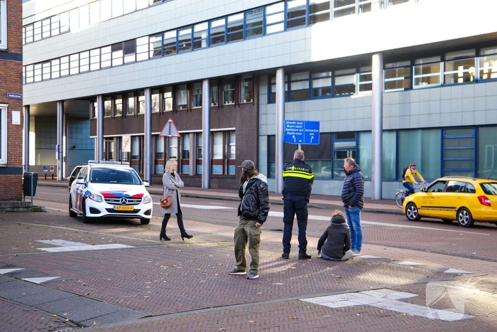 Snorfietser verliest controle over stuur en raakt gewond