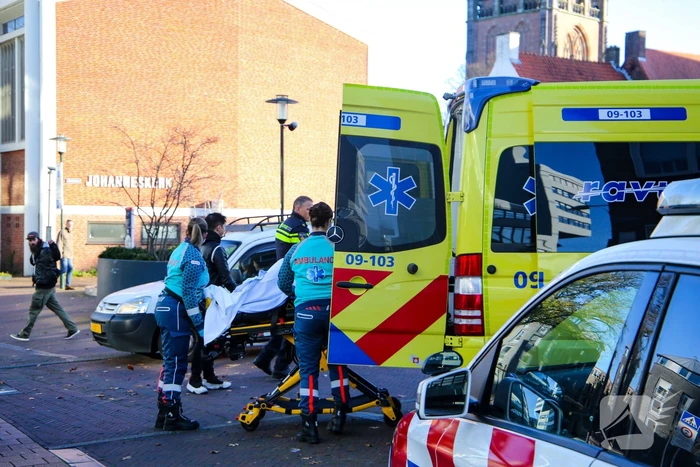 Snorfietser verliest controle over stuur en raakt gewond