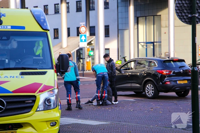 Snorfietser verliest controle over stuur en raakt gewond