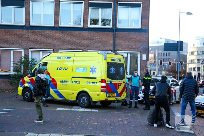 Snorfietser verliest controle over stuur en raakt gewond