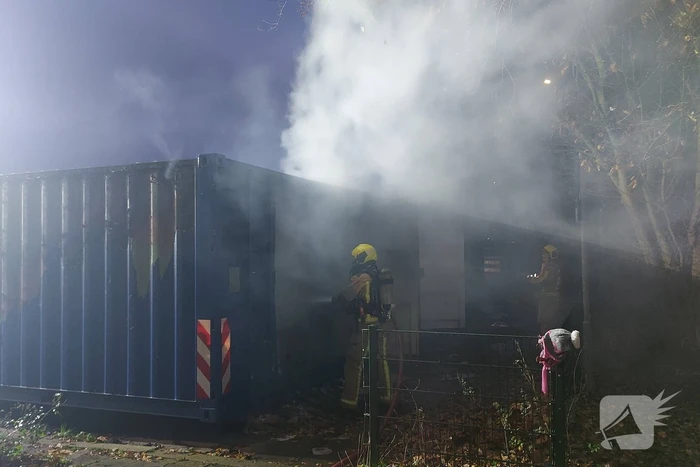 Brand in zeecontainer laait opnieuw op