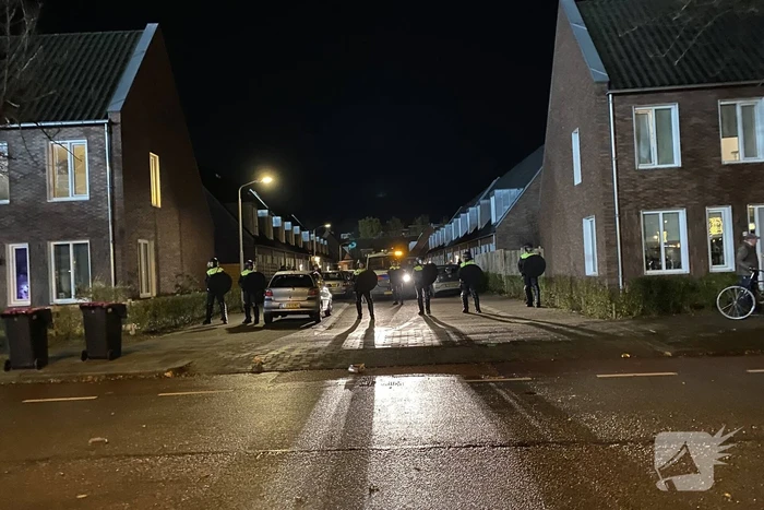 Honderden Cambuur-supporters dringen stadion binnen