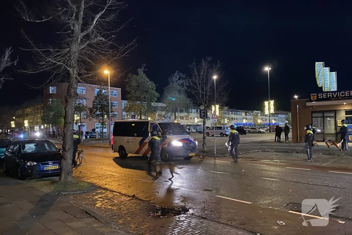 Honderden Cambuur-supporters dringen stadion binnen