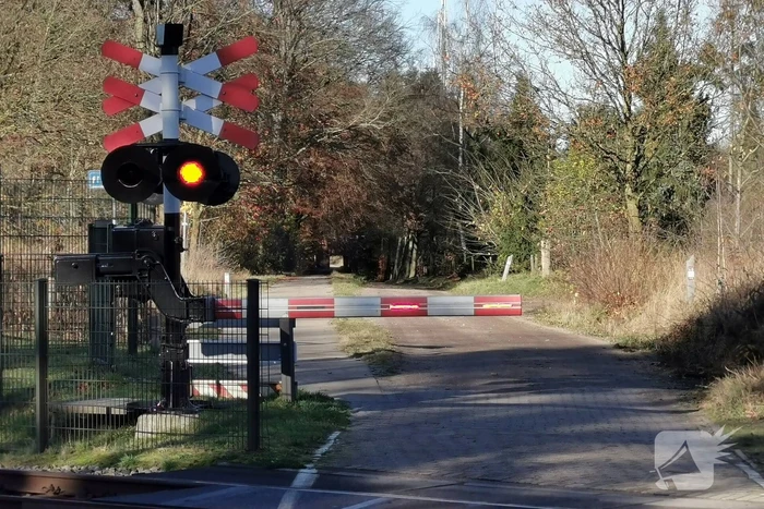 Treinen rijden stapvoets door overwegstoring