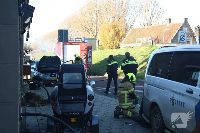 Auto total-loss door brand