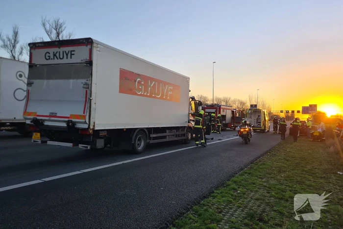 Flinke schade bij aanrijding op snelweg