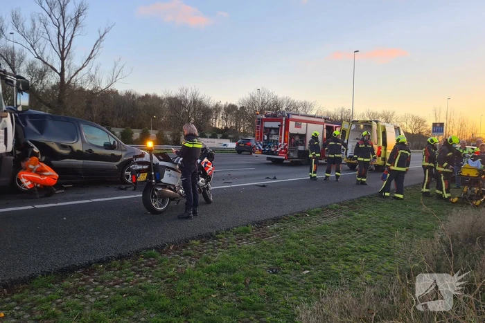 Flinke schade bij aanrijding op snelweg